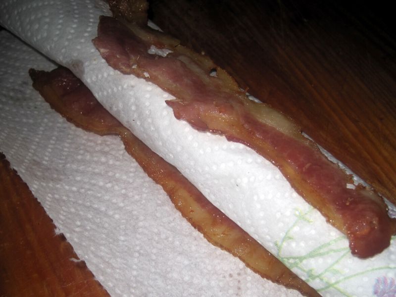 wrapping cooked bacon in a paper towel to freeze