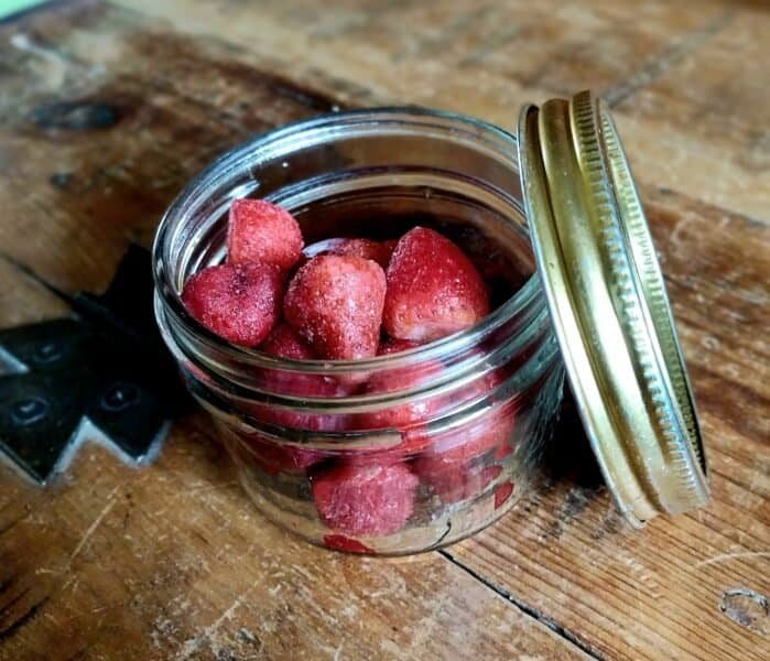 how to freeze strawberries by putting them in a canning jar