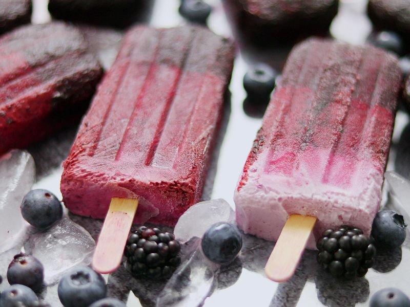 blackberry kefir popsicles