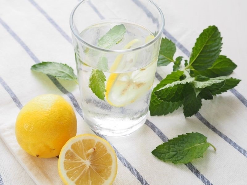 a glass of healthy lemon water
