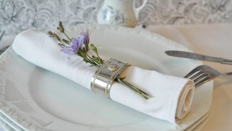 Table setting with Flower
